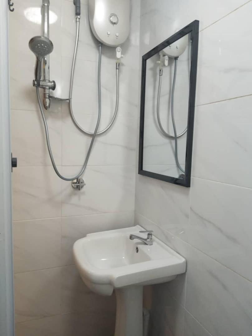Grocer'S Inn Backpackers Guesthouse Kuala Lumpur Exterior photo